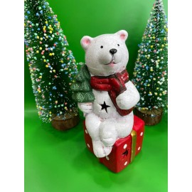 Կերամիկայից արջ եղևնիով