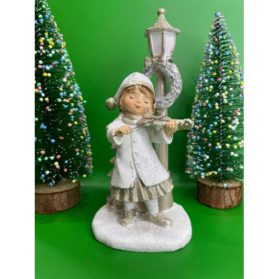 Կերամիկաից աղջիկ ջութակով