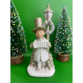 Կերամիկաից տղա ակարդիոնով