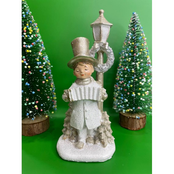 Կերամիկաից տղա ակարդիոնով